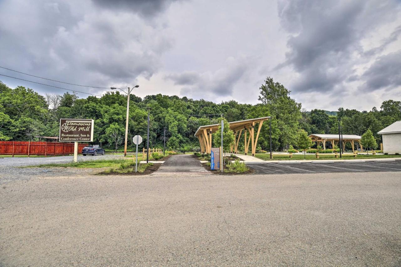 Central Damascus Home Walk To Creek And Parks! Luaran gambar
